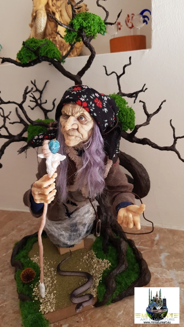 Intricately Crafted 1/5 Scale Bad Woman in Snow White Fairytale Figurine