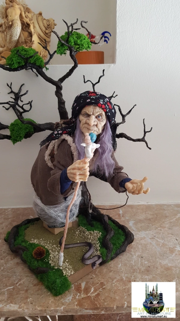 Intricately Crafted 1/5 Scale Bad Woman in Snow White Fairytale Figurine - Image 2