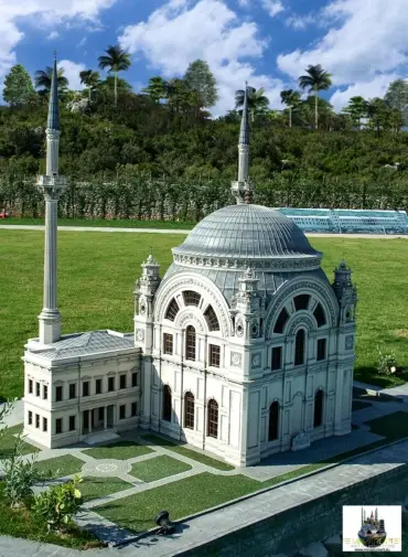 Dolmabahce Mosque miniature model – MiniatureArt photo 8