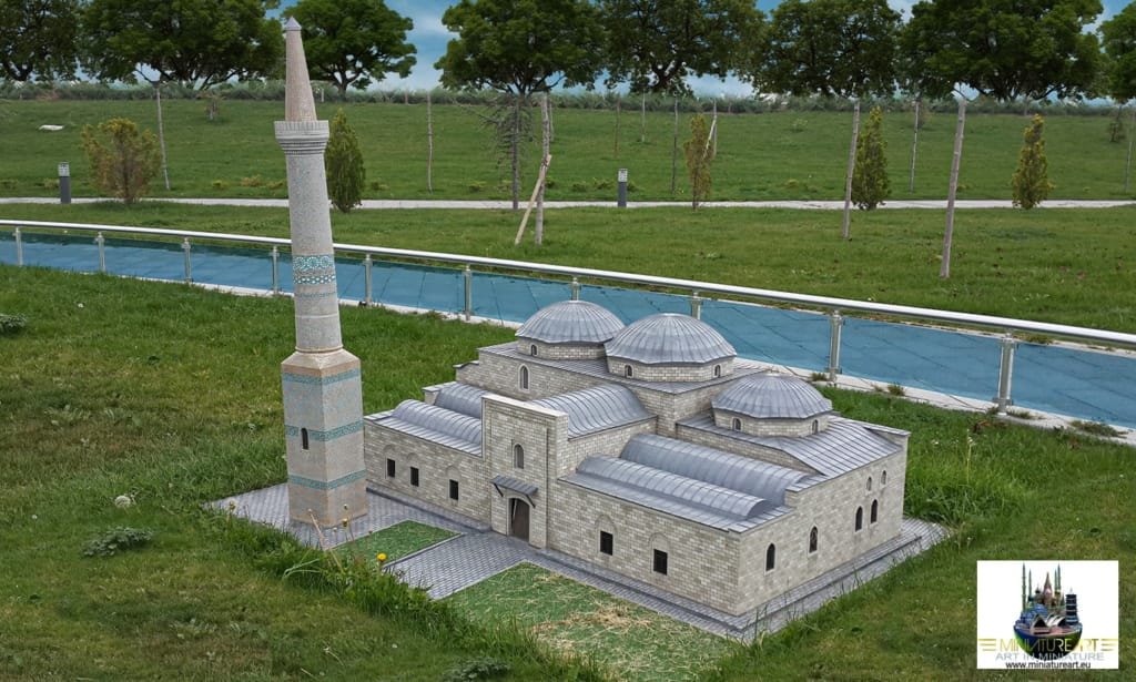 Seljuk building with minaret, scale model