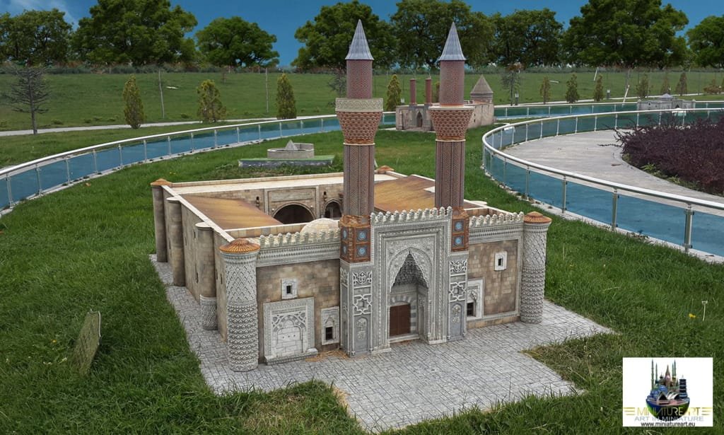 Double-minaret Seljuk monument model