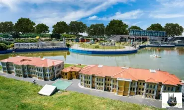 Kabatas High School miniature model – MiniatureArt photo 3
