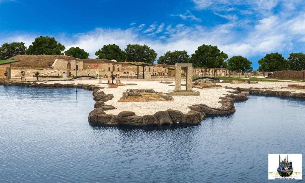 Fortification models on the strait shore