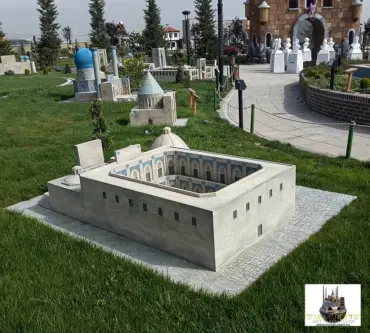 Emir Alim Khan Madrasah miniature model – MiniatureArt photo 3