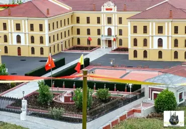 Galatasaray High School miniature model – MiniatureArt photo 4