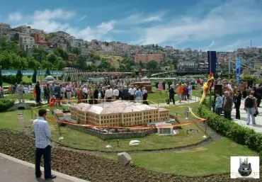 Galatasaray High School miniature model – MiniatureArt photo 5
