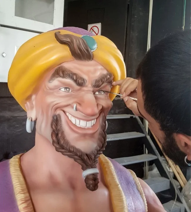 Maintenance and restoration of miniatures and fairy tale characters