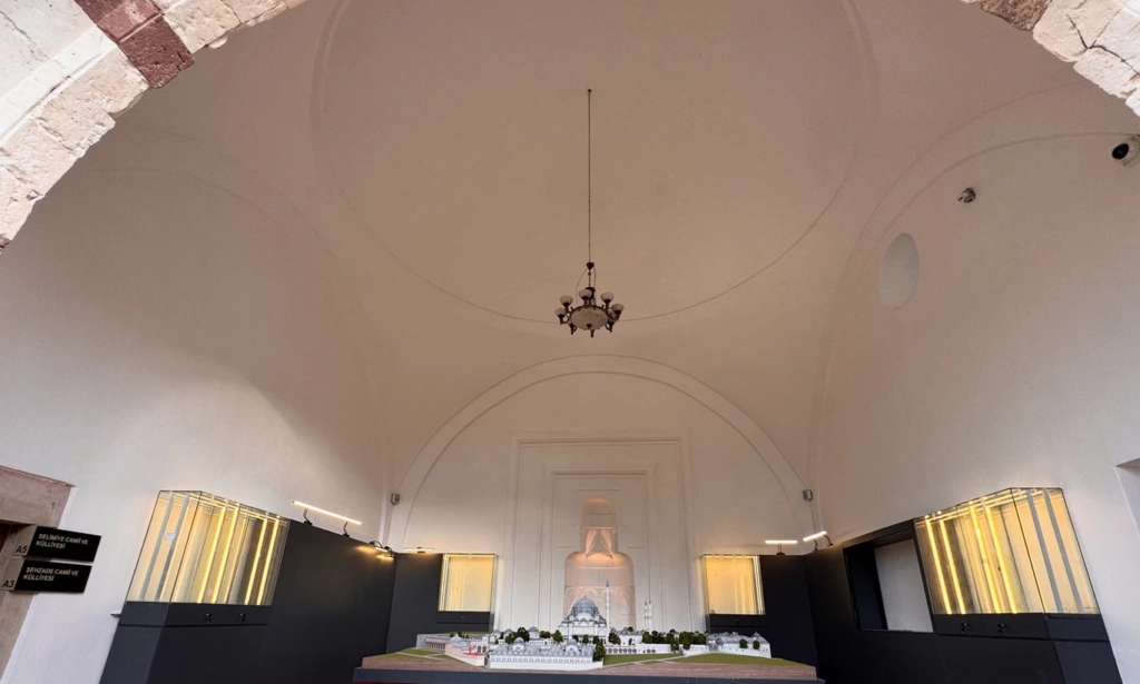 Domed exhibition room with model showcases
