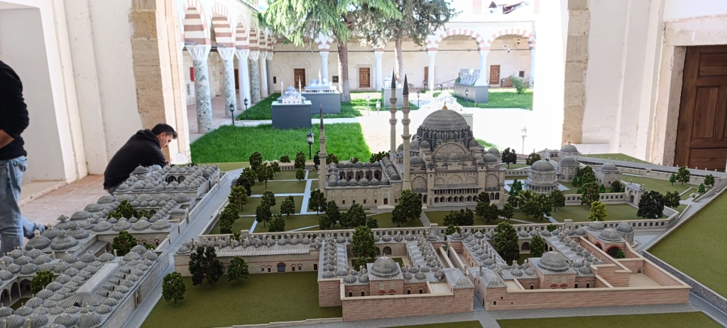 Installing the Süleymaniye Complex model